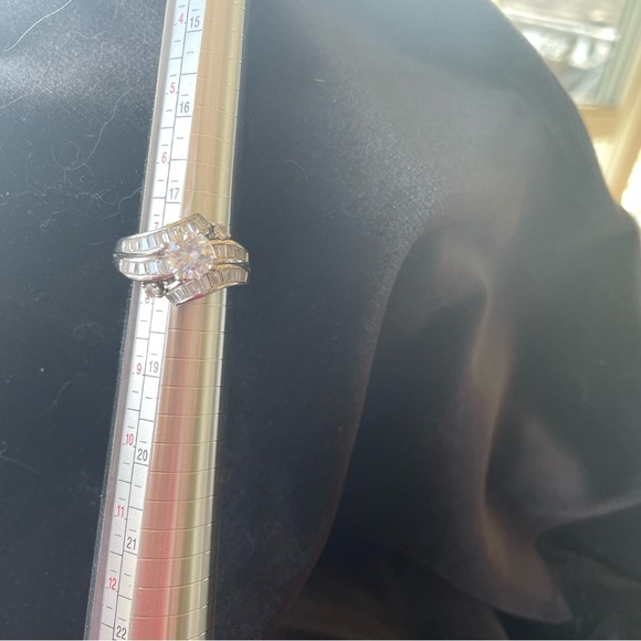 CZ and silver ring size 7.5 - Picture 1 of 3